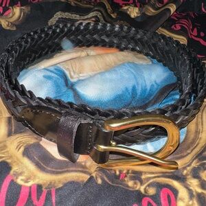 Quince woven leather belt.